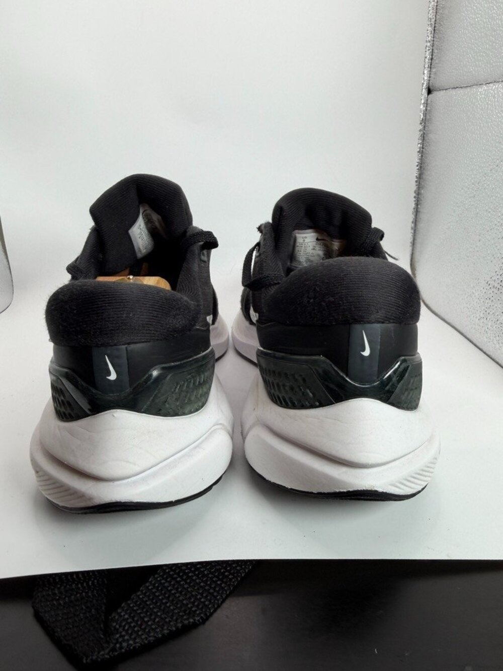 Nike Air Zoom Vomero 16 Shoes Women Size 9 Running Gym Black White DA7698-001 - Picture 6 of 12
